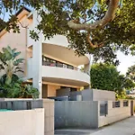 Fab Bondi 2-Bed With Courtyard & Alfresco Dining